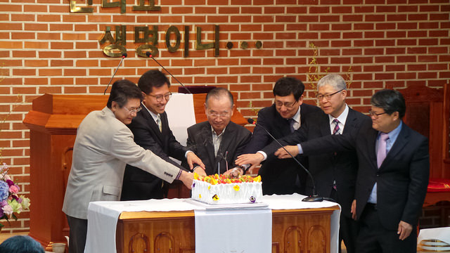 26432790011_4272dd45df_z